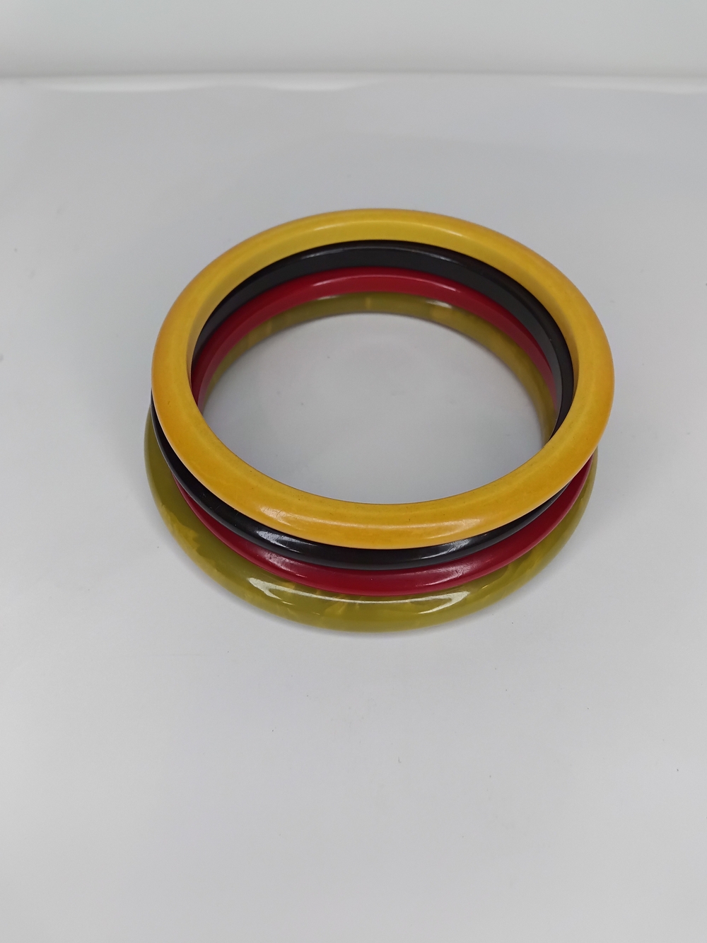 Lot of 4 Vintage Bakelite Bangles - Tested Butterscotch Red Apple Juice Black
